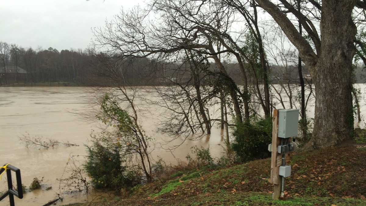 Flooding reported in Tuscaloosa Monday morning