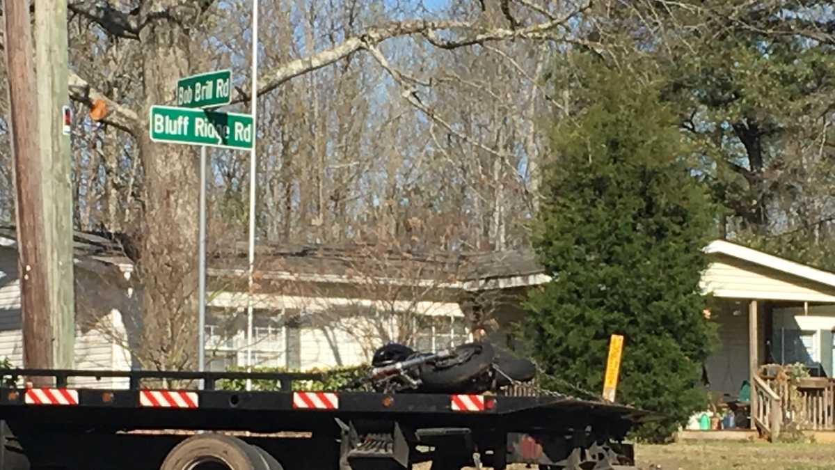 Emergency crews respond to fatal motorcycle wreck