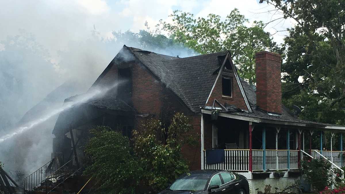 Firefighters battle Adamsville house fire