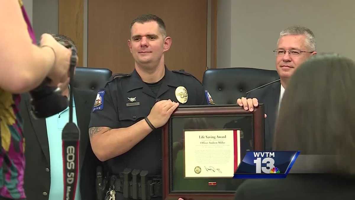 Oxford Police Officer Receives Life Saving Award 1019