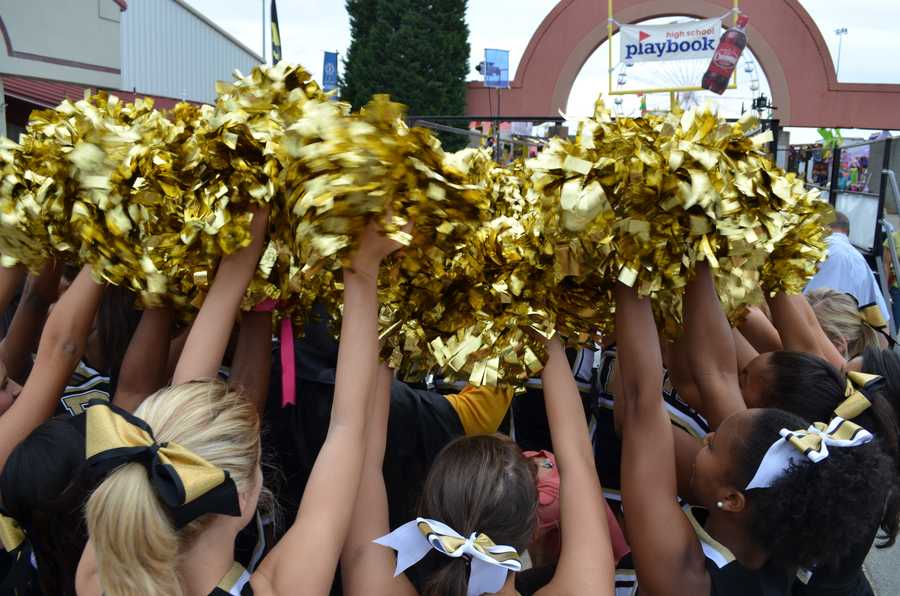 Images: Cheerleaders, Lanie and Dixie Classic Fun!