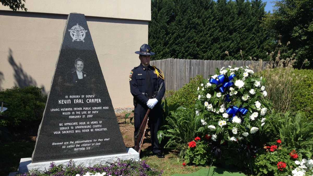 Pictures Fallen deputy memorial