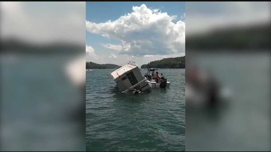 Video House boat sinks on Lake Keowee