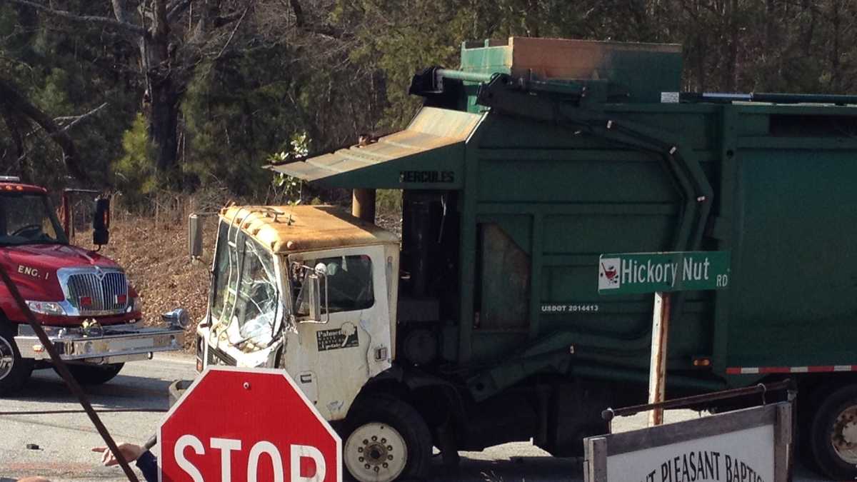 Pictures Deadly wreck involving garbage truck