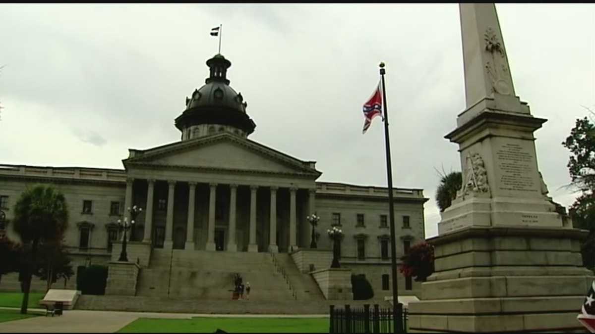 Rally temporarily brings Confederate flag back at Statehouse