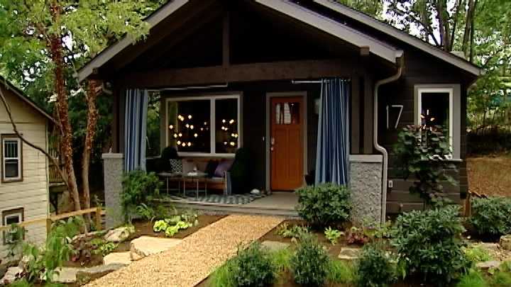 To see the HGTV tour of this home and others, and to enter the Urban Oasis sweepstakes, click here.