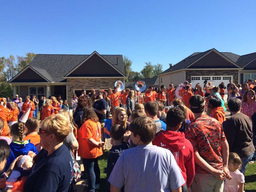 Pictures Clemson holds pep rally for parents of terminally ill child