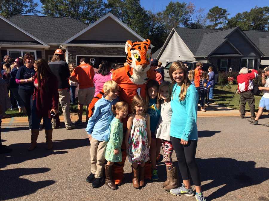 Pictures Clemson holds pep rally for parents of terminally ill child