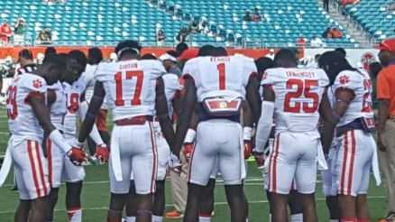 The Clemson Tigers picked up their 7th win of the 2015 season and remained undefeated with a win over the Miami Hurricanes.