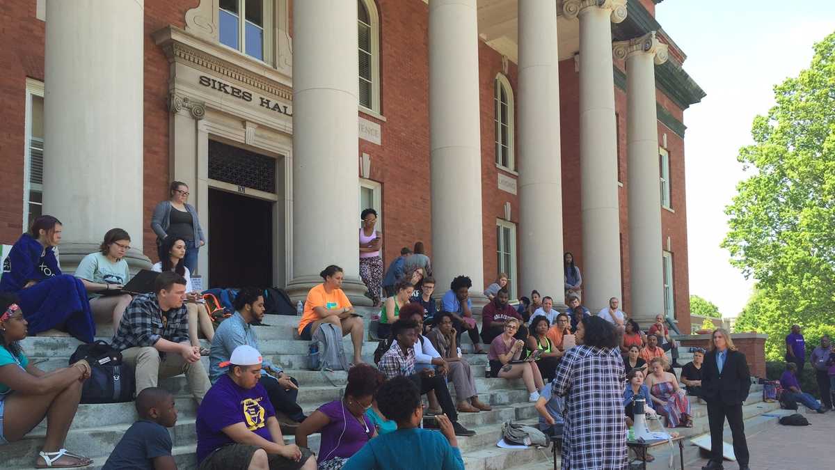 Clemson parent, employees demand charges against ‘Clemson 5’ be dropped