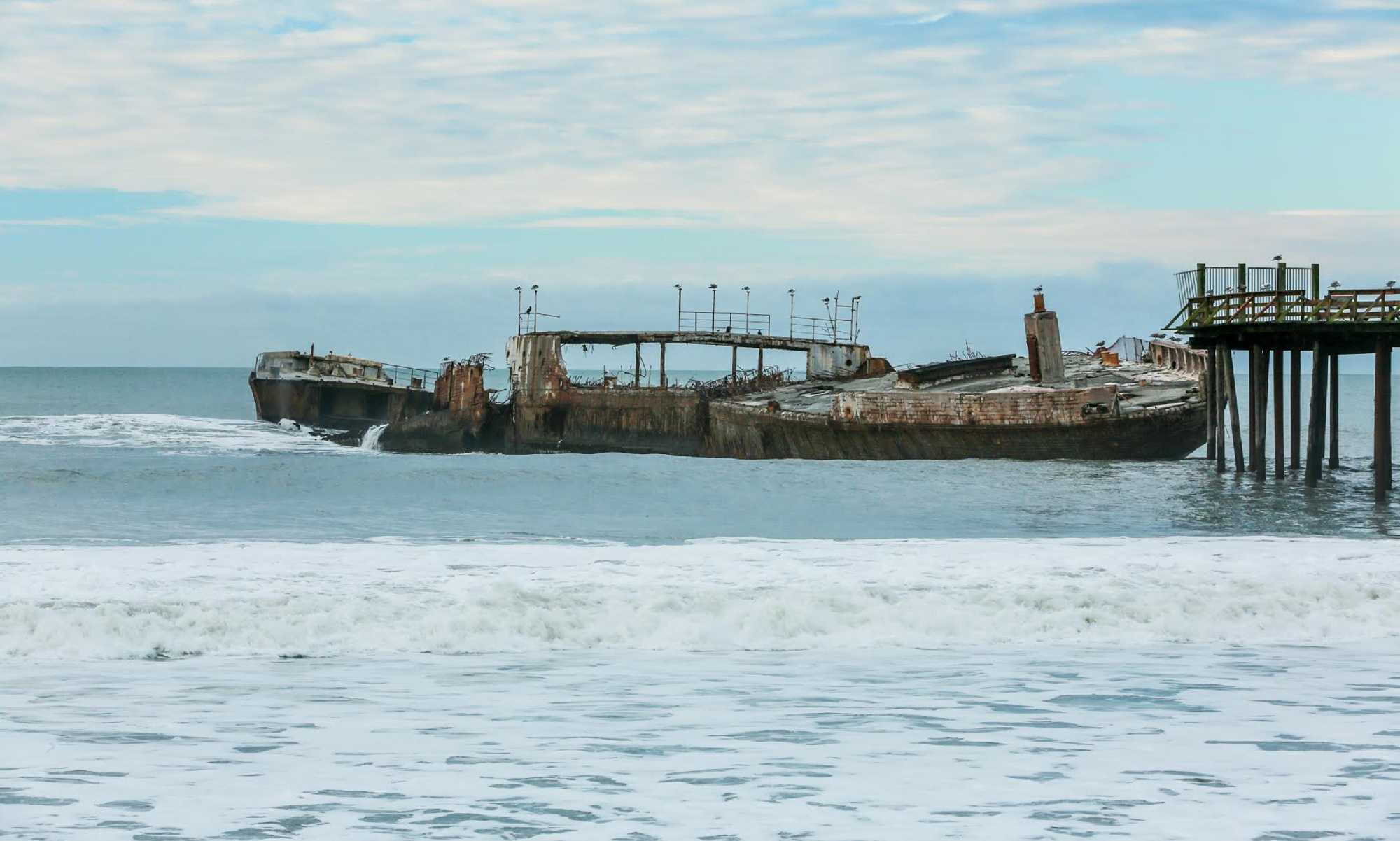 Cement ship shifting at Seacliff Beach