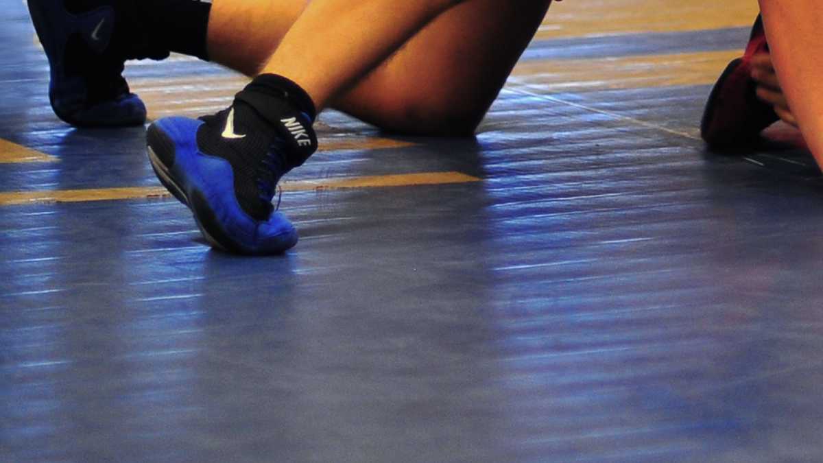 Wrestler with 'mat herpes' urges delay of state meet