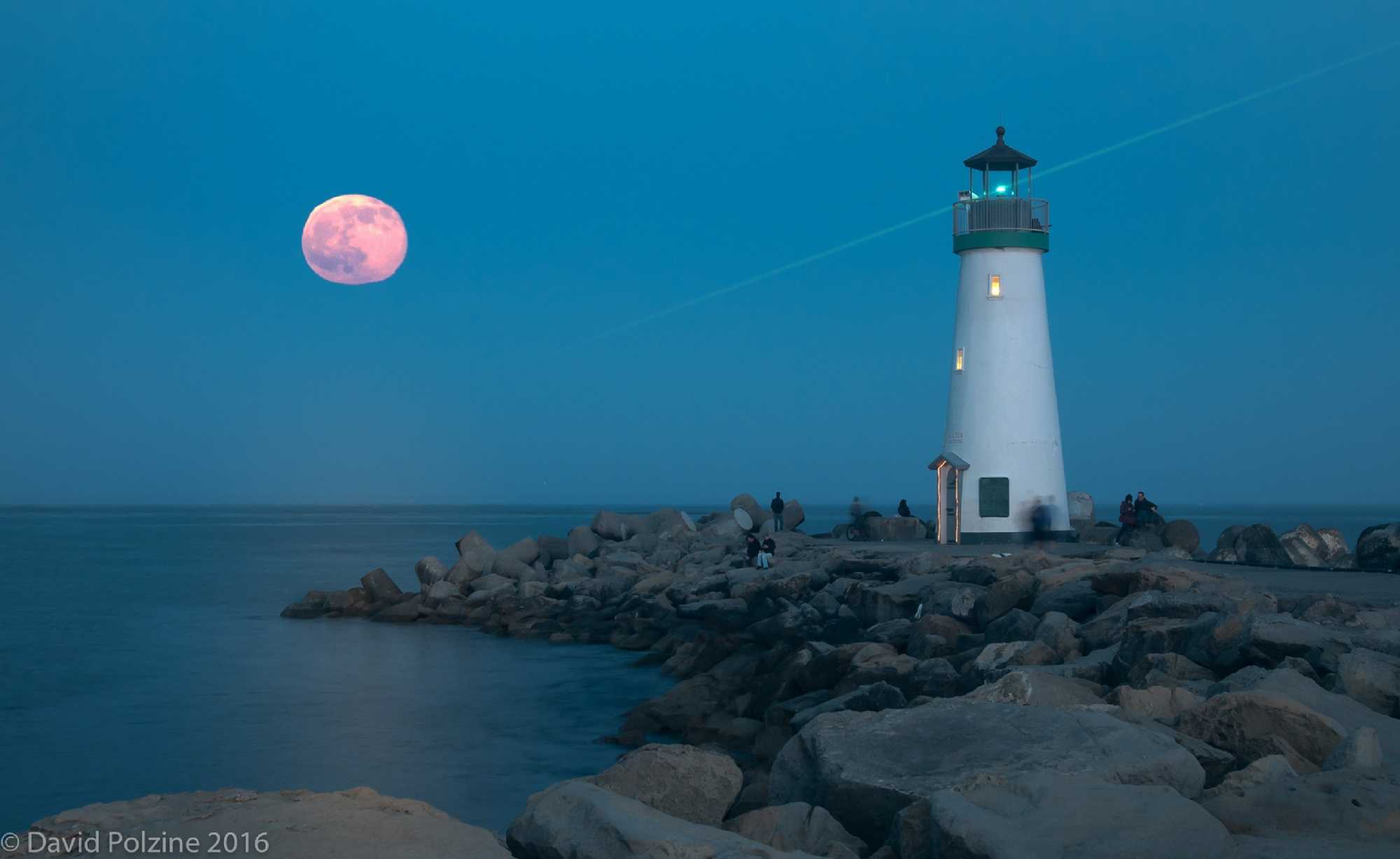 Beautiful photo of strawberry moon snapped in Santa Cruz