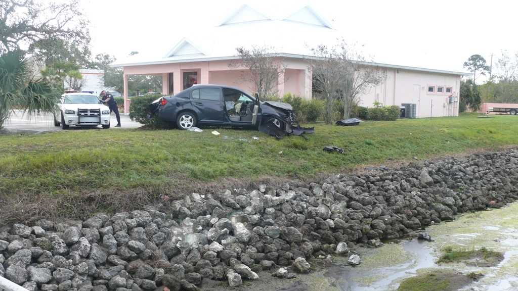 One dead after early-morning crash in Port St. Lucie