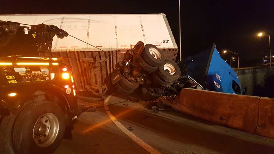 I-95 exit in Boca Raton reopens after tractor trailer crash