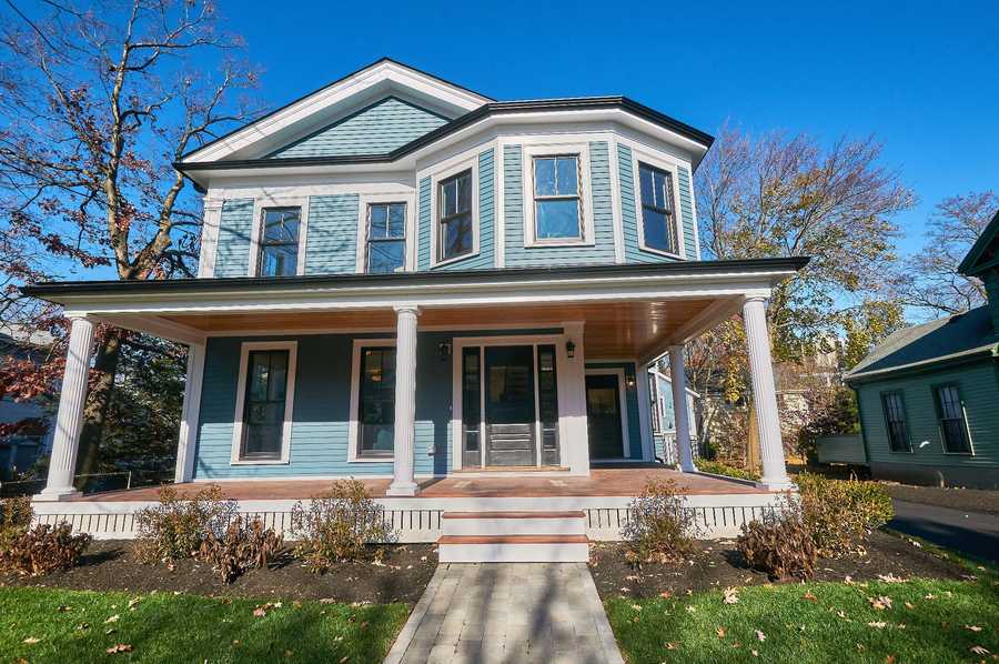 Luxurious townhouse on market in Newton for 1.62M