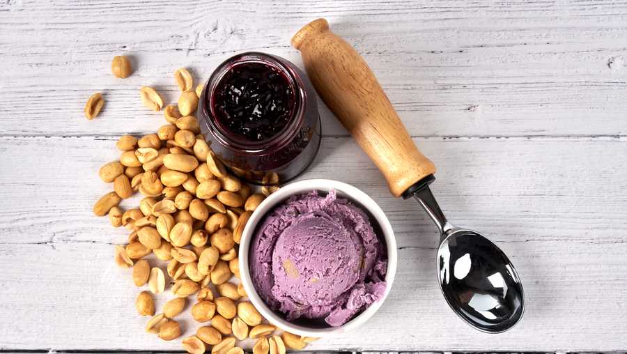 Graeter's debuts new peanut butter and jelly ice cream flavor