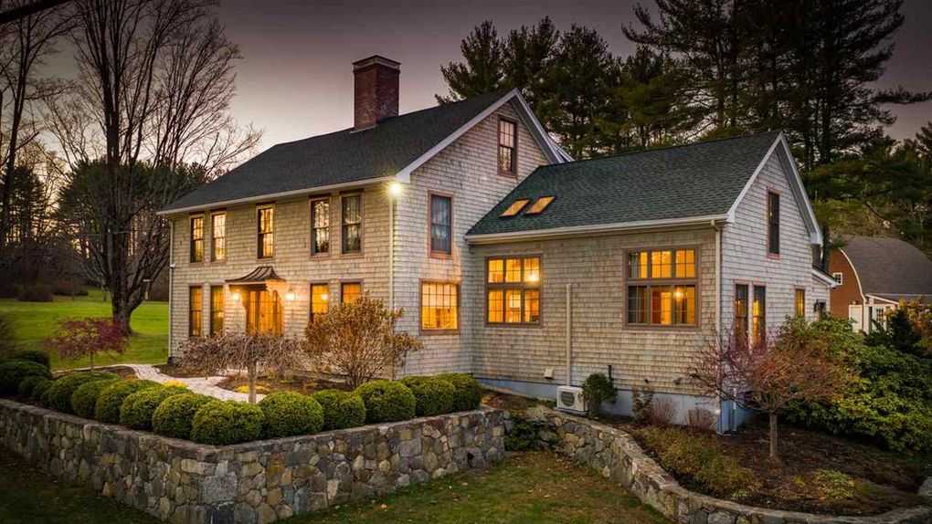 Mansion Monday Hampton Falls home features barn, tennis court