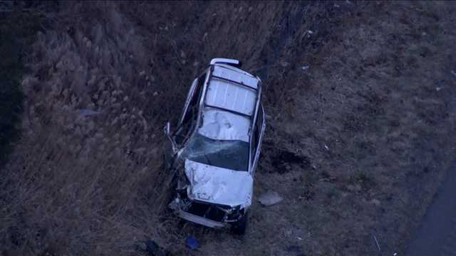 Rollover crash shuts down lanes on Interstate 495 in Franklin, Mass. - Vimarsana News