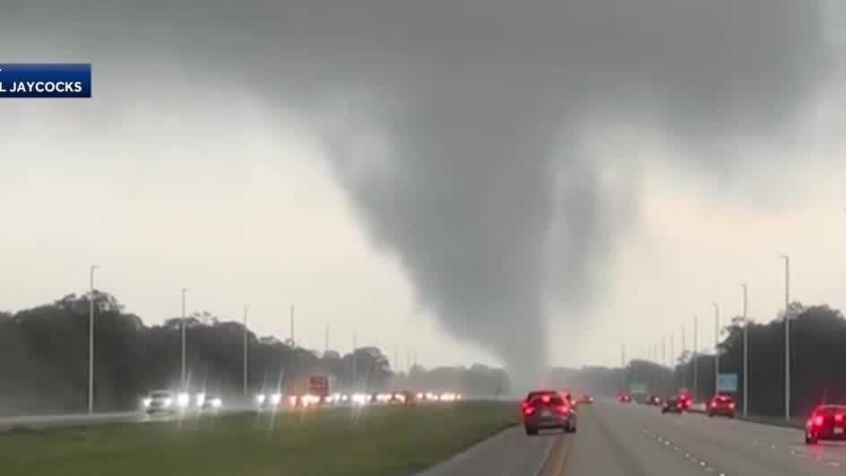 Florida man describes driving on highway with tornado approaching