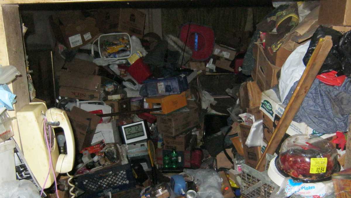 'Hoarders' house causes battle between city, owners