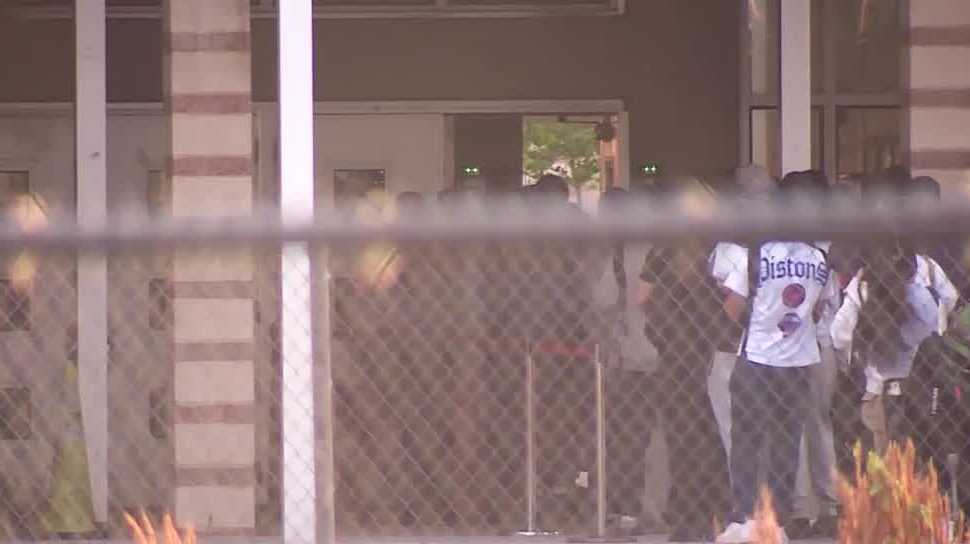 South Florida high schools install metal detectors; students scanned