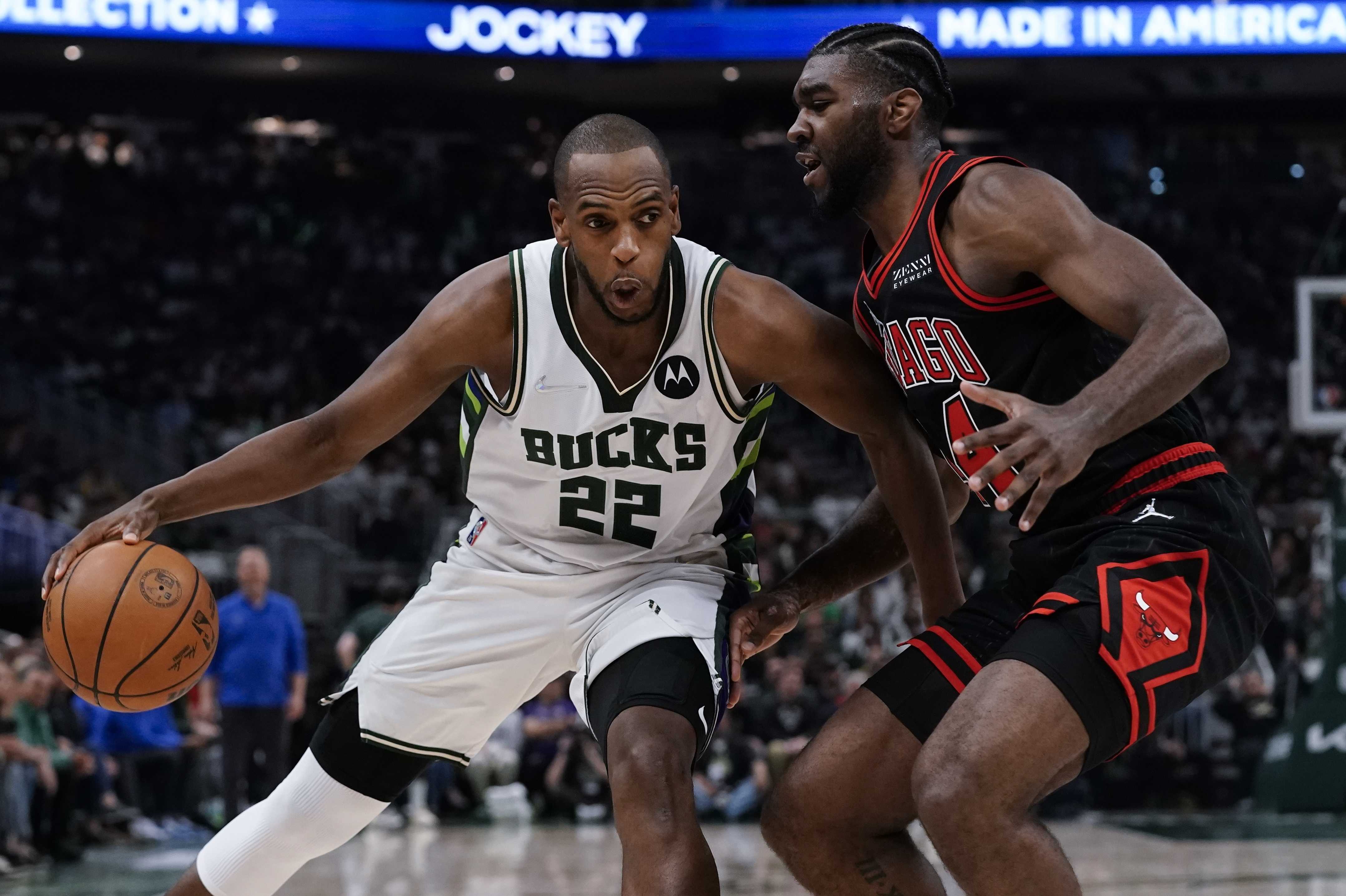 Bucks Khris Middleton's Status Uncertain After Game Knee Injury