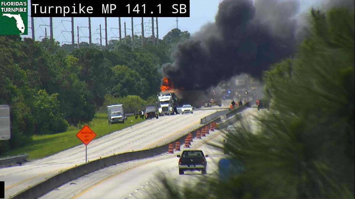 All lanes blocked on Turnpike in Port St. Lucie due to car fire