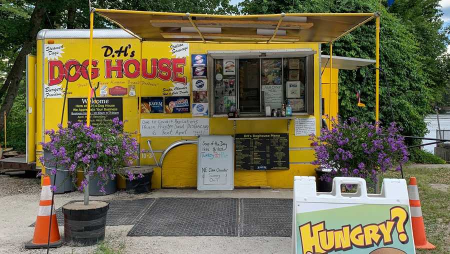The Hot Dog Truck: A Hot Dog a Day Number 15: Bill's Dog House in Framingham