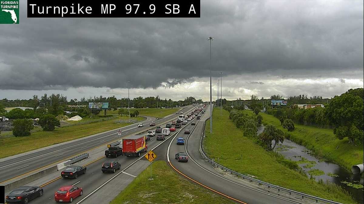 Multi-vehicle crash in Palm Beach County causes delays