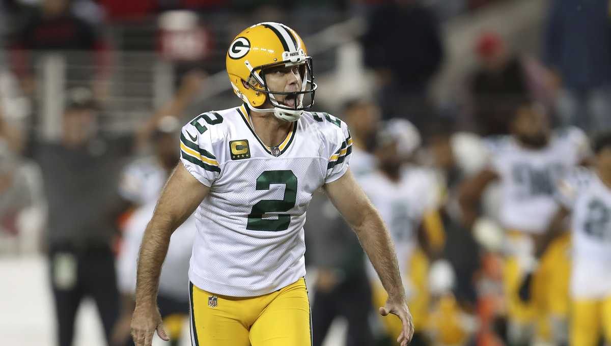 Green Bay Packers kicker MASON CROSBY kicks a 51 yard field goal