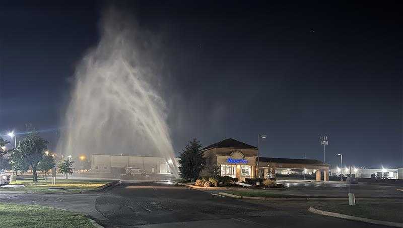 Oklahoma City crews respond to large water main break