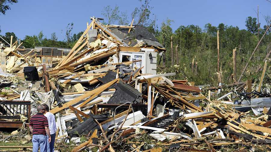 April 27, 2011: Video of EF4 tornado moving into Birmingham after ...