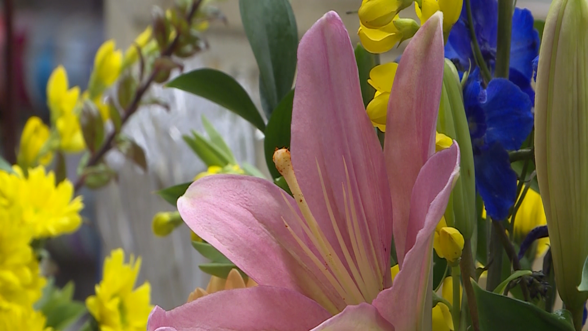 Fort Smith flower shop putting in extra hours ahead of Mother's Day