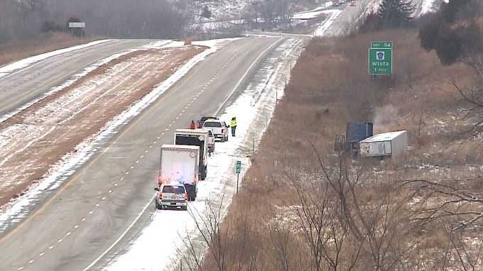 3 dead, 8 injured after two crashes on Interstate 80