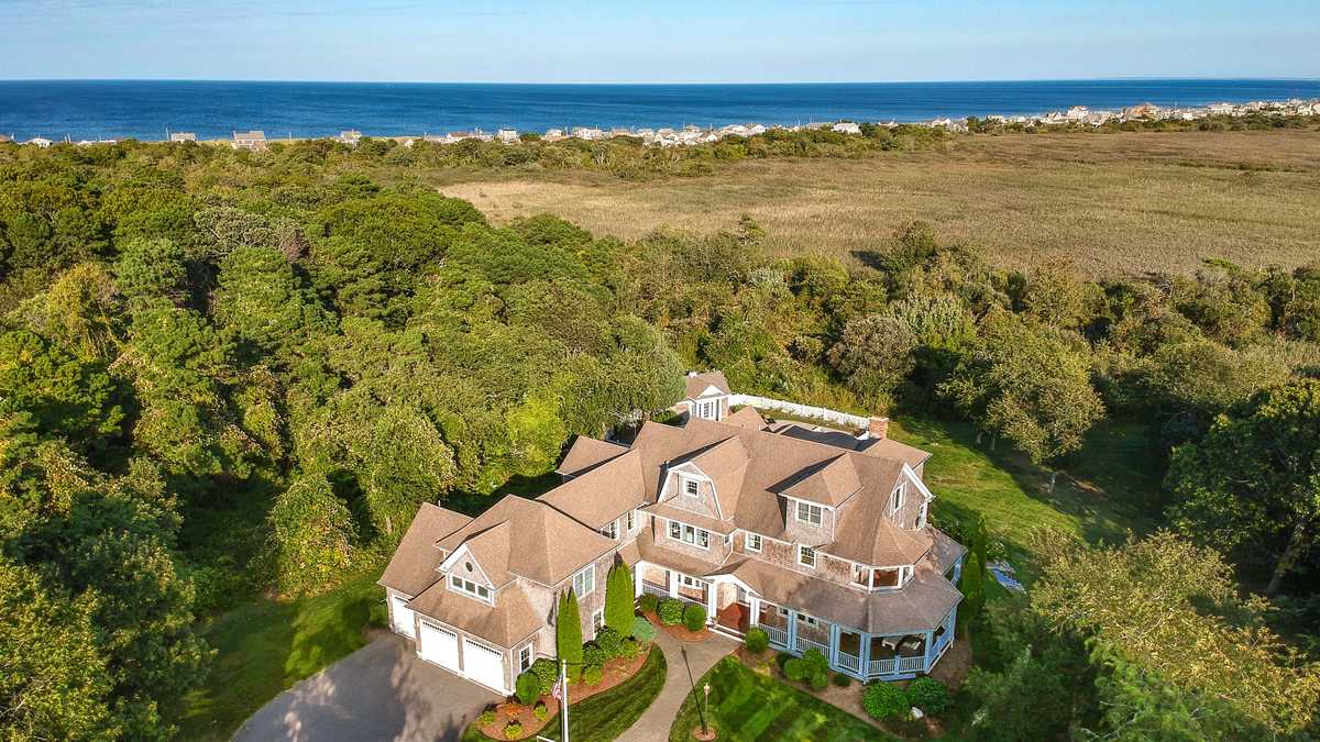 1.99M home sits on 35 acres of land near coast
