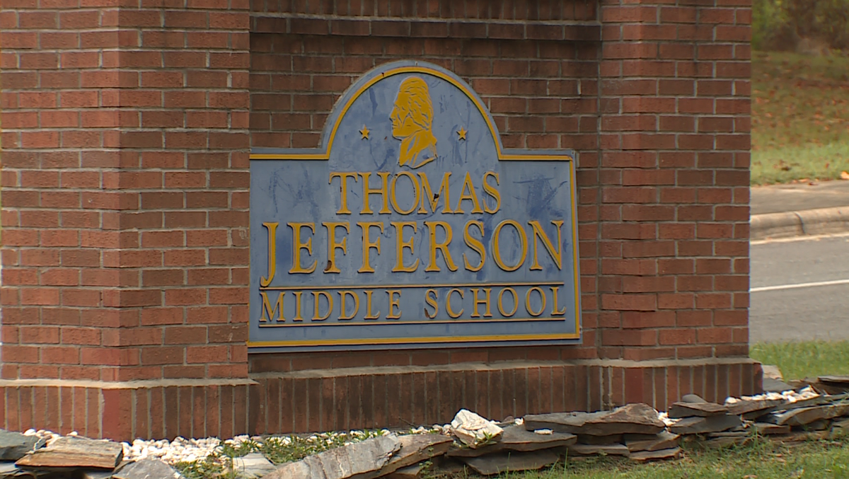 Jefferson Middle School evacuated after gas smell report