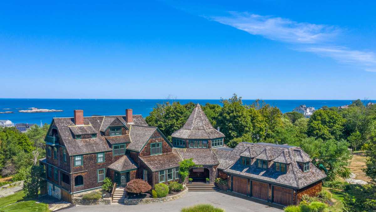 2.99M Cohasset home has views of Boston skyline