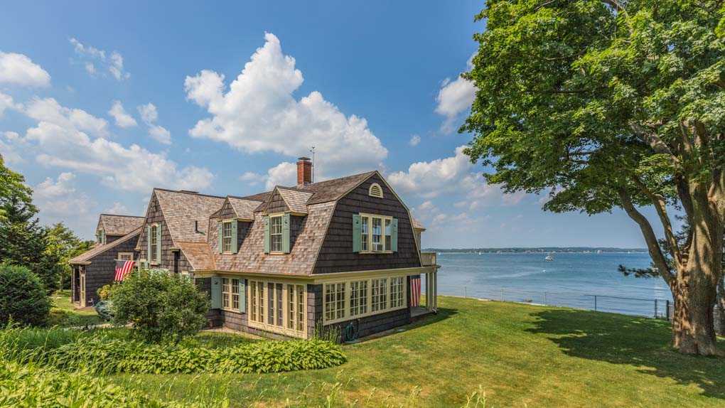 Spectacular seaside property on market for 2.99M