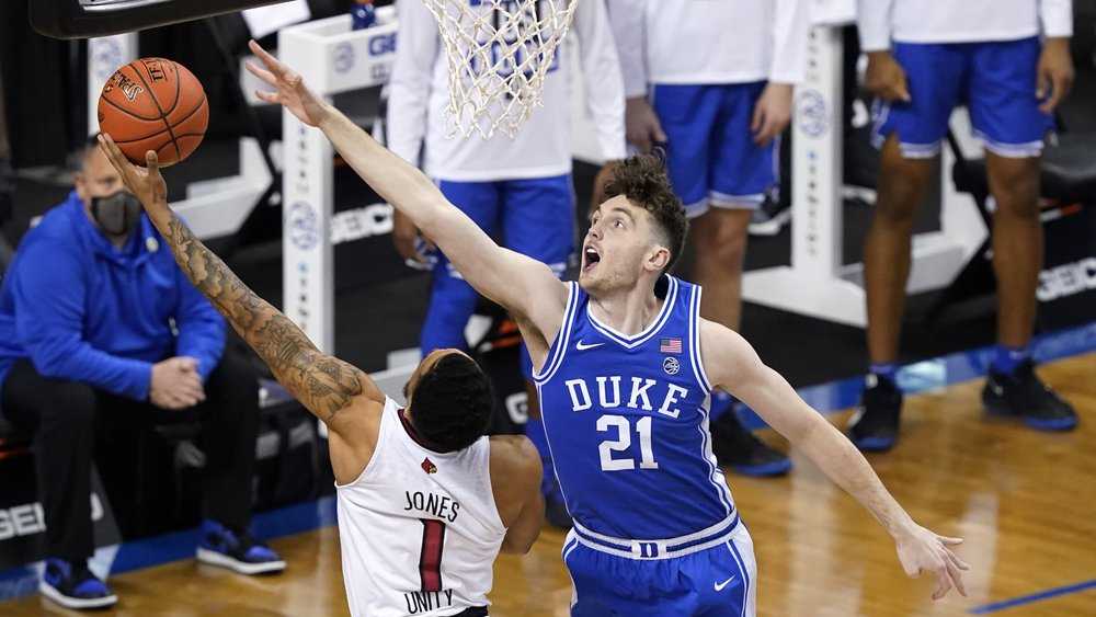 Balanced Attack Leads Duke Past Louisville, 79-62 - Duke University