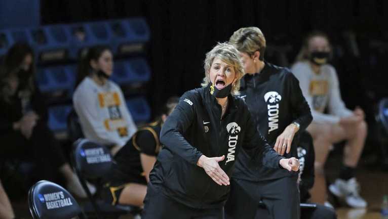 iowa head coach lisa bluder gives instruction to iowa guard caitlin clark (22), during the second half of a college basketball game in the second round of the women's ncaa tournament at the greehey arena in san antonio, texas, tuesday, march 23, 2021. iowa defeated kentucky 86-72. (ap photo/ronald cortes)