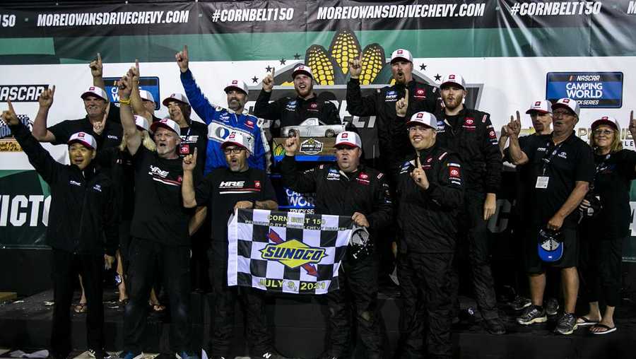 austin hill, top center, celebrates with the team after winning the nascar truck series auto race friday, july 9, 2021, at knoxville raceway in knoxville, iowa. (joseph cress/iowa city press-citizen via ap)