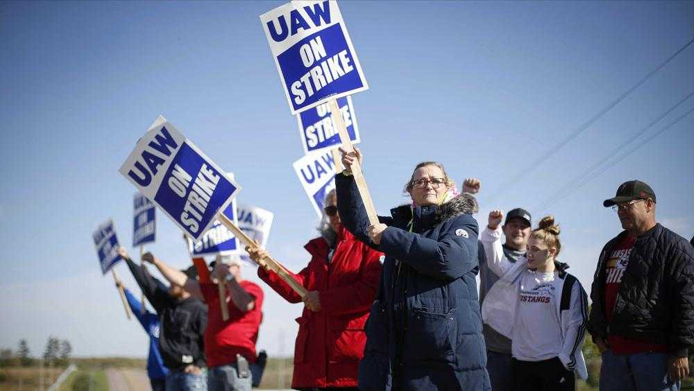 UAW union employees vote to accept John Deere contract