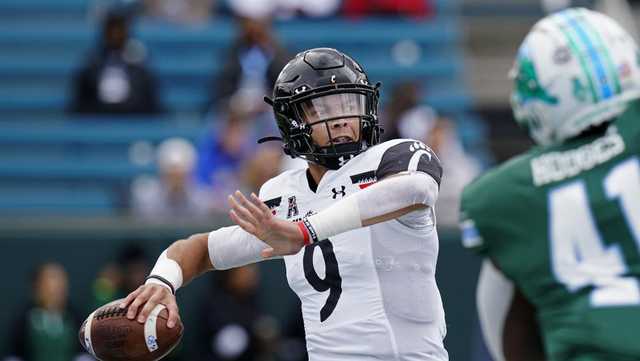 Ridder, Whyle, help No. 2 Cincinnati top Tulane, 31-12 - Vimarsana News