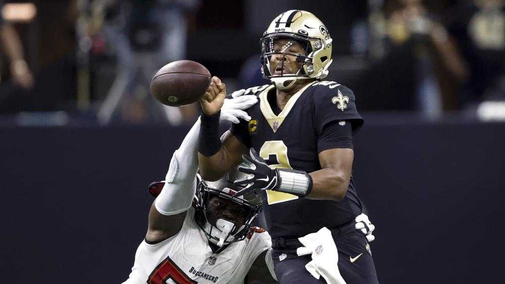 Brady's temper flares as Bucs snap skid vs Saints, 20-10