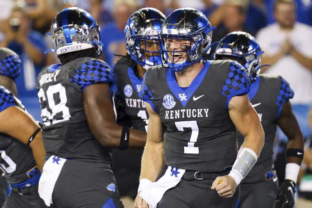 Levis Accounts For 5 TDs, No. 16 Kentucky Routs LSU 42-21