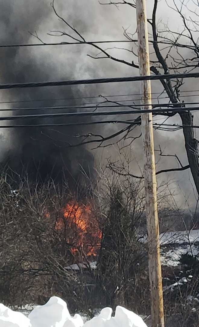 Heavy smoke billows from mobile home fire in Lancaster County, Pa.