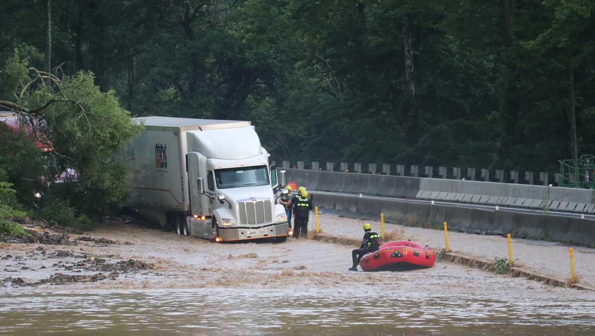 More heavy rain and rising water in North Carolina: Escaping Flash Flooding in a Vehicle