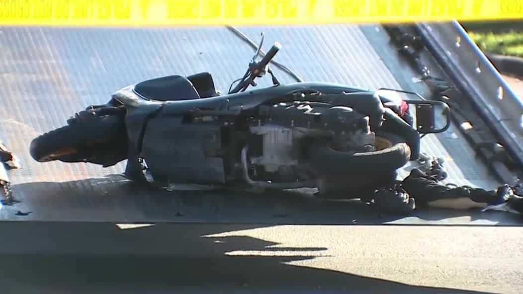 Scooter rider dies in crash with 2 cars in Riviera Beach