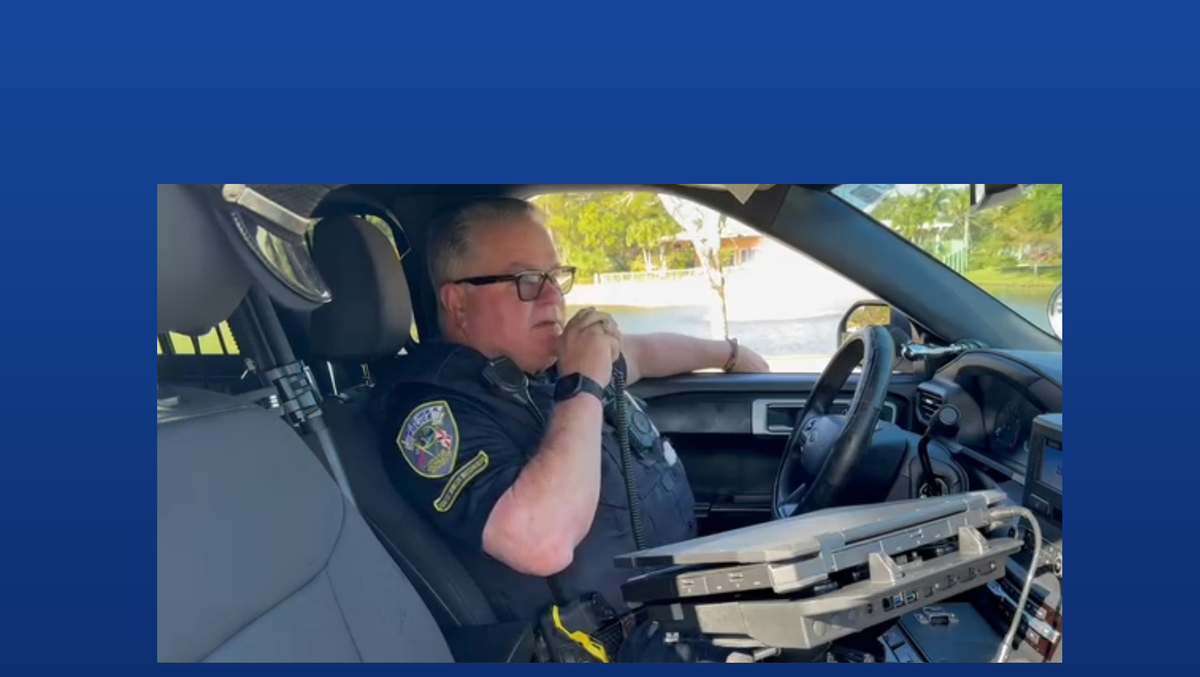 Florida police officer receives emotional send-off to retirement